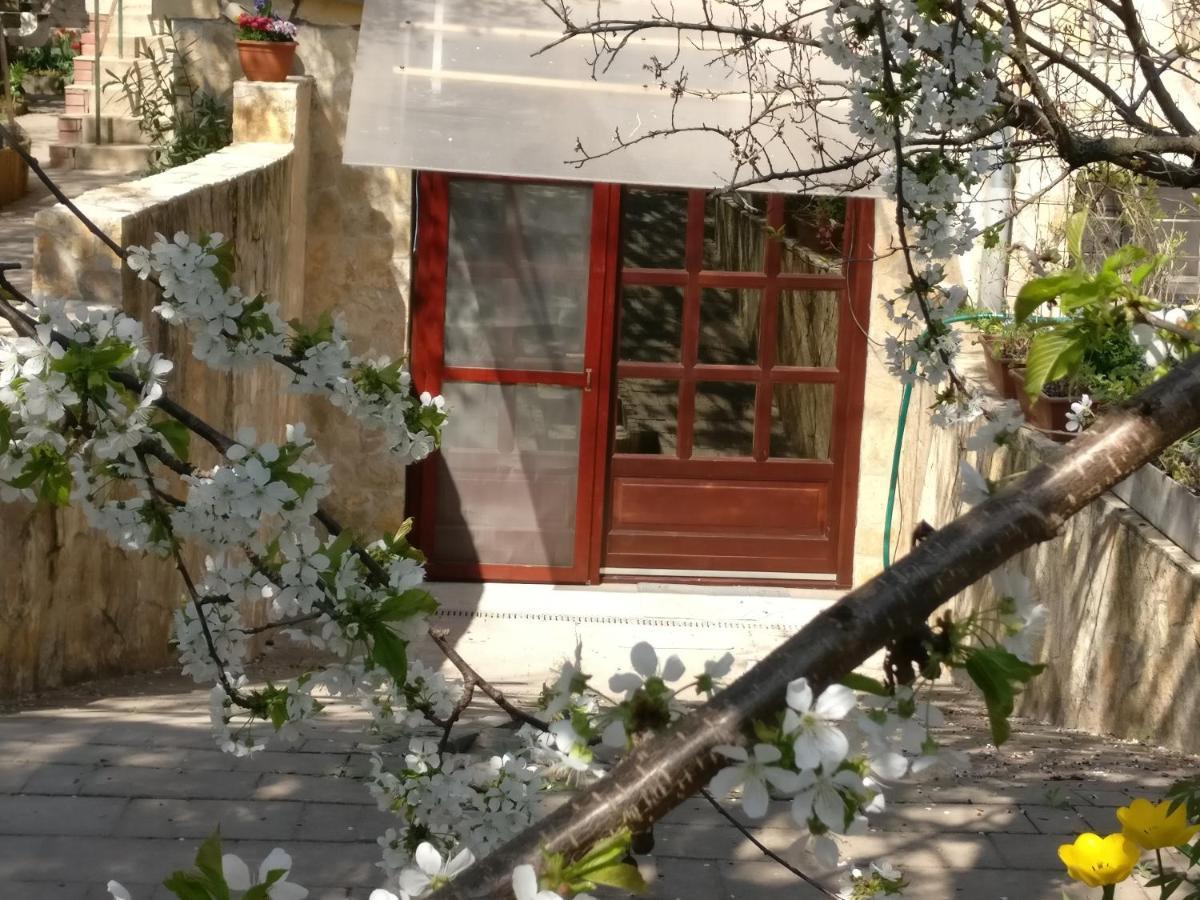 Cseresznyes Apartman Balatonalmádi Exteriér fotografie